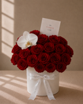 Love with Roses - Rosas rojas con orquídea The Flower Lab
