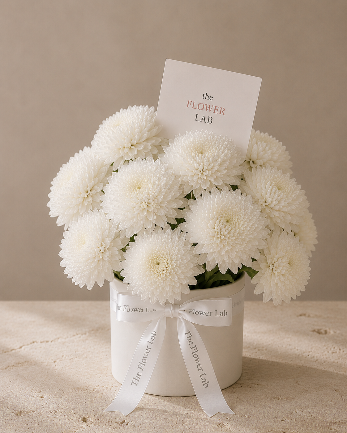 White Calm - Arreglo de crisantemos blancos The Flower Lab