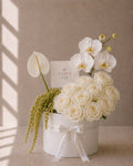 Ivory Grace — Rosas, orquídeas y anturio blanco — The Flower Lab