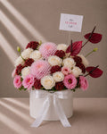 Love Blossom — Rosas, lisianthus y anturios — The Flower Lab