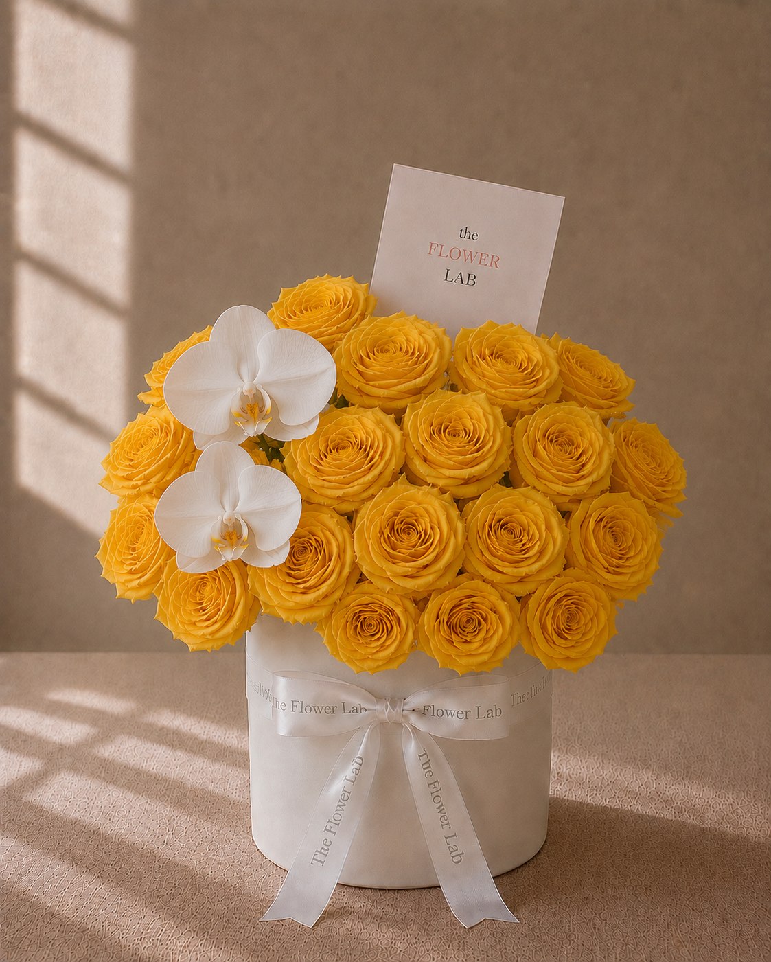 Love with Roses — Rosas amarillas / Orquídea blanca — The Flower Lab